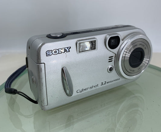 Sony Cybershot SMART ZOOM camera DSC-P72 3.2 MEGAPIXELS NO SD CARD - TESTED- 8400