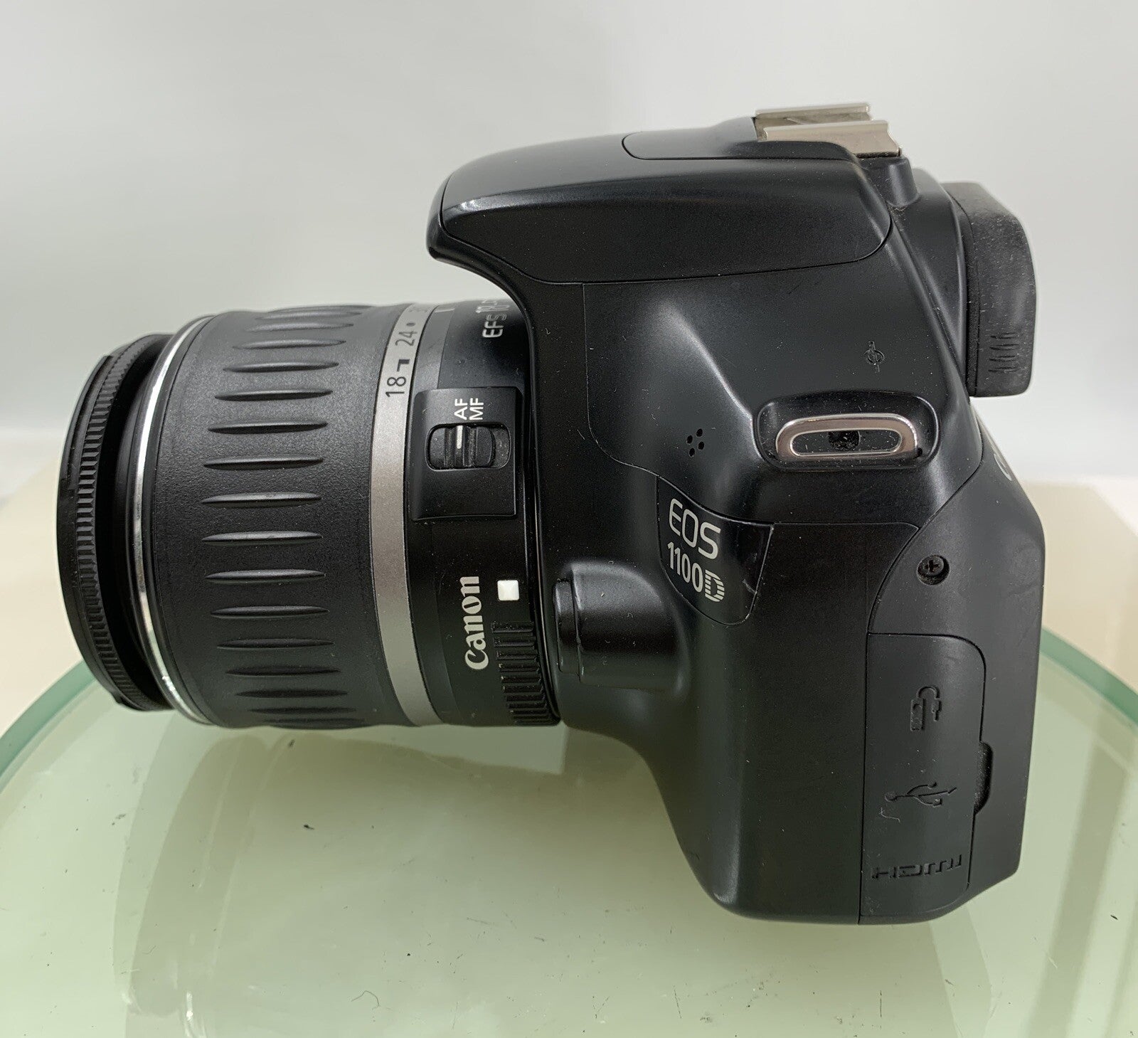 Canon EOS 1100D 12.2MP Digital SLR Camera with charger GOOD Black - TESTED - 8533