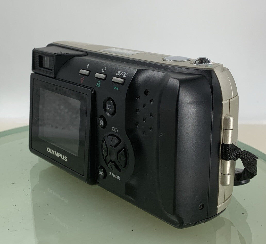 Olympus Camedia C-990 Zoom 2.1MP DIGITAL CAMERA SILVER WITH COVER TESTED - 3466