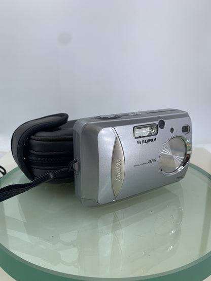 Fujifilm FinePix A203 2.0MP Digital Compact Camera WITH COVER SILVER TESTED - 930