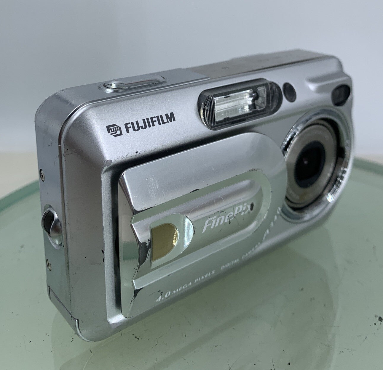 Fujifilm FinePix A340 4.0MP COMPACT DIGITAL CAMERA NO SD CARD - TESTED - 3480
