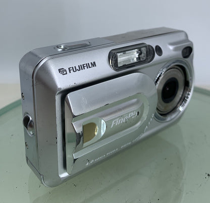 Fujifilm FinePix A340 4.0MP COMPACT DIGITAL CAMERA NO SD CARD - TESTED - 3480