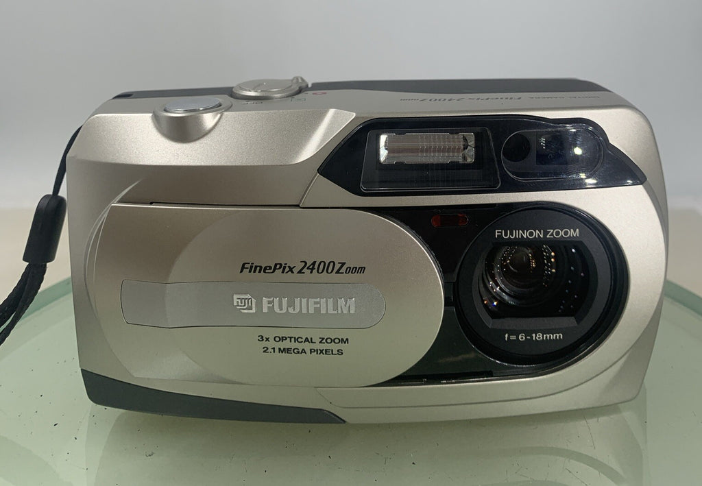 Fujifilm FinePix 2400 Zoom 2.1MP Compact Digital CAMERA+WIRE SILVER TESTED - 1341