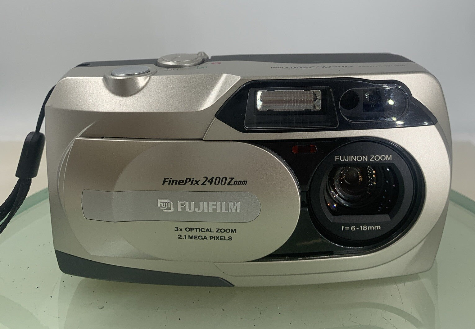 Fujifilm FinePix 2400 Zoom 2.1MP Compact Digital CAMERA+WIRE SILVER TESTED - 1341