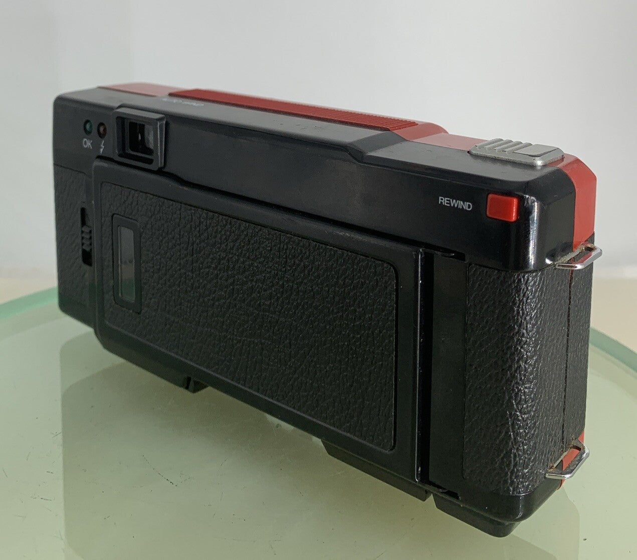 Halina Speedy 33 CAMERA RED POINT AND SHOOT CAMERA GOOD CONDITION TESTED - 8406