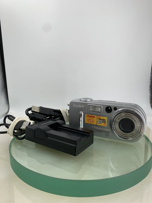 Sony Cybershot DSC-P9 4MP Digital Camera SILVER + CHARGER + WIRE TESTED - 6830