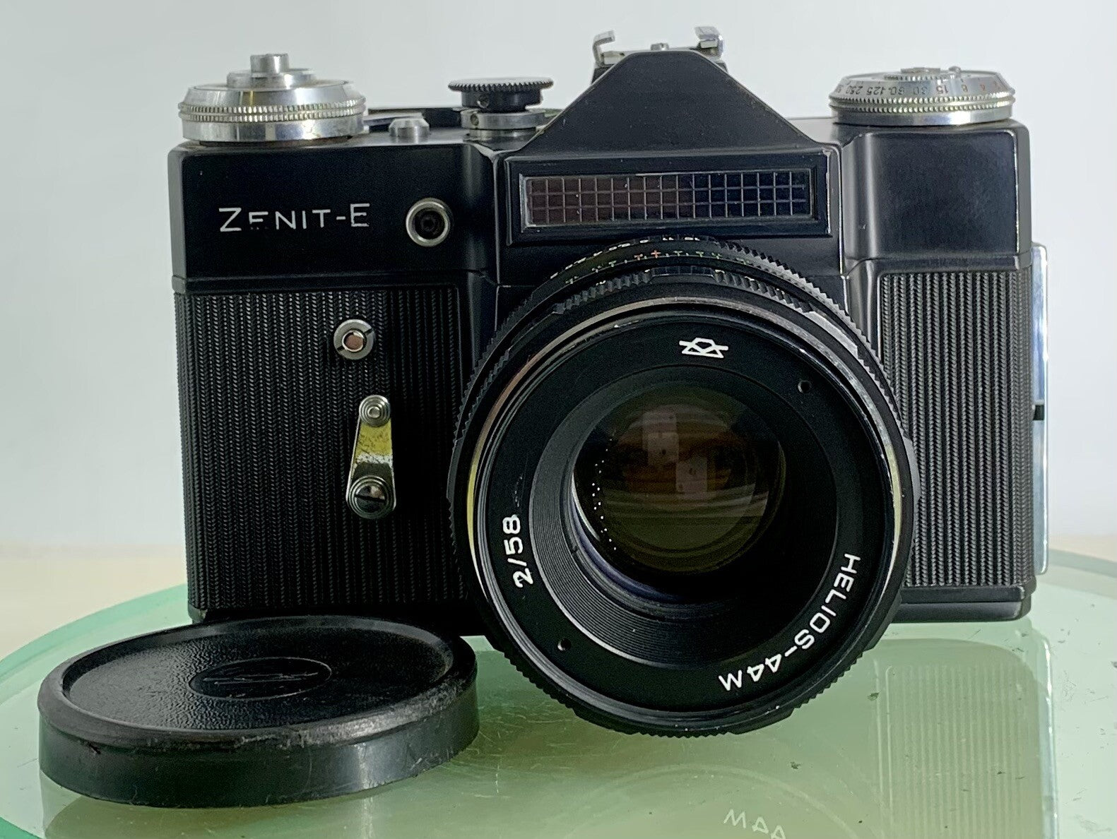 Very Rare ZENIT E POINT AND SHOOT FILM CAMERA+HELIOS-44M LENS+BLACK+TESTED-3371