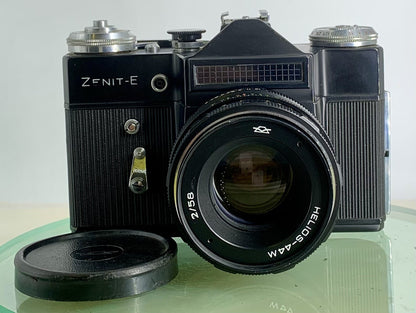 Very Rare ZENIT E POINT AND SHOOT FILM CAMERA+HELIOS-44M LENS+BLACK+TESTED-3371