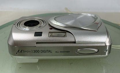 Olympus u [mju:]-300 3.2 MP COMPACT DIGITAL CAMERA SILVER + COVER TESTED - 267