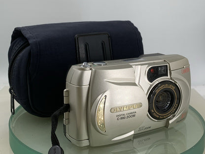 Olympus Camedia C-990 Zoom 2.1MP DIGITAL CAMERA SILVER WITH COVER TESTED - 3460