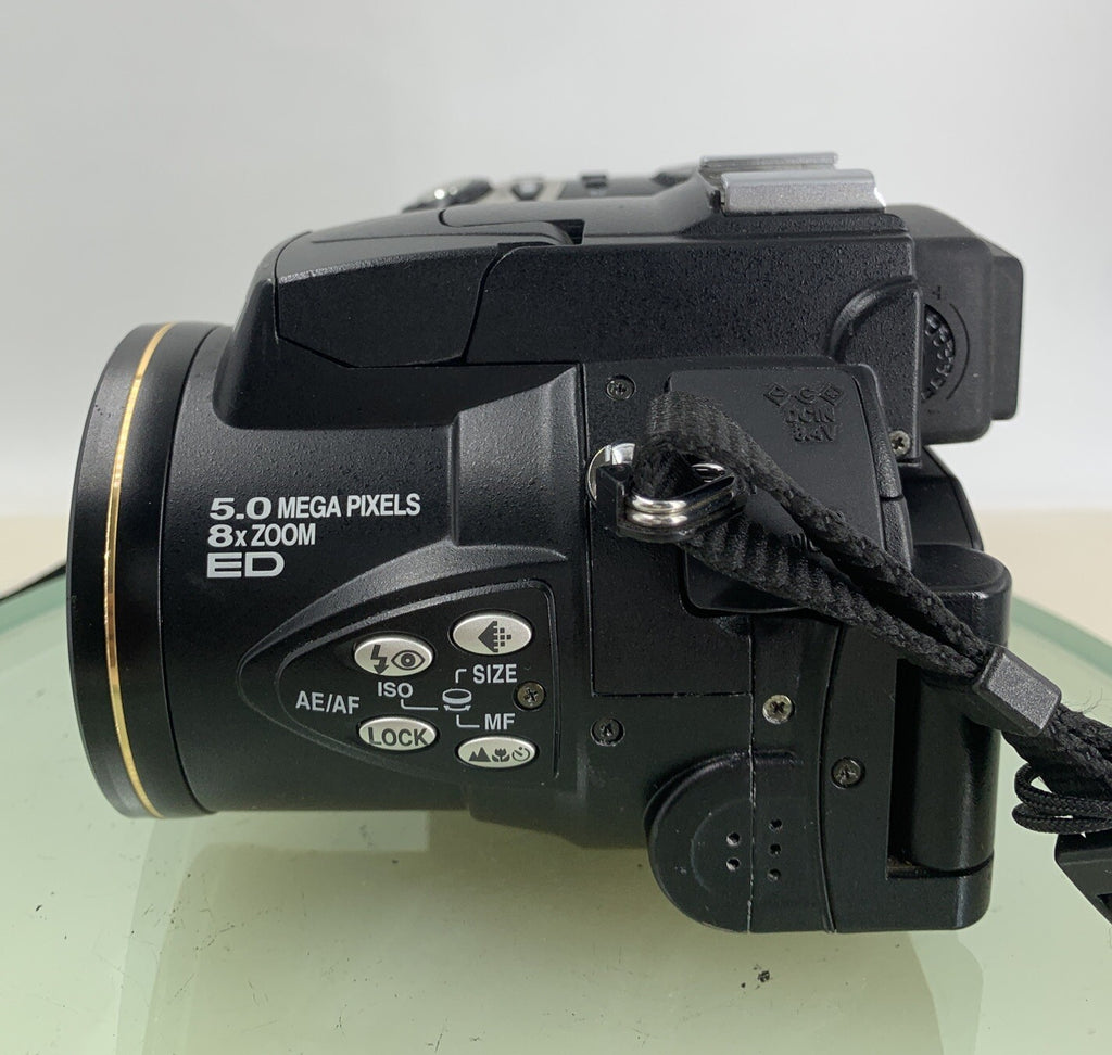 Nikon COOLPIX S700 DIGITAL CAMERA WITH CHARGER BLACK 5.0 MP 8X ZOOM TESTED - 2683