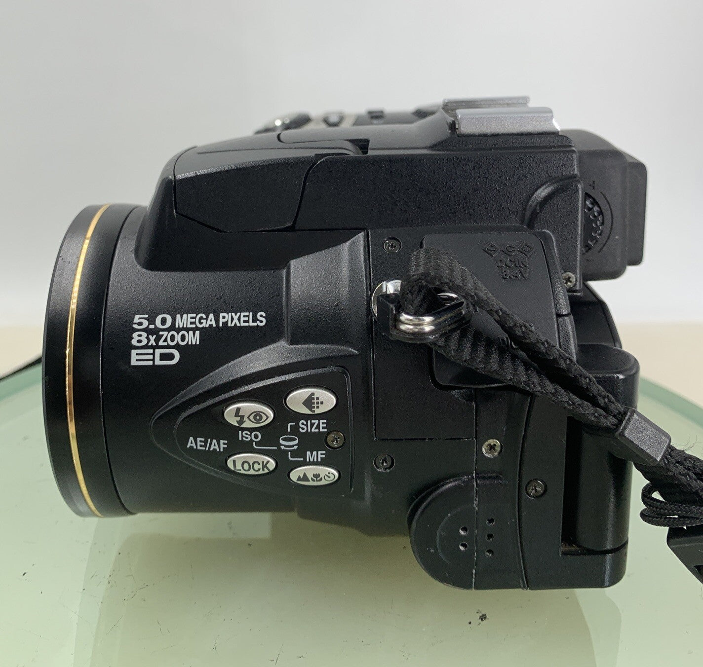 Nikon COOLPIX S700 DIGITAL CAMERA WITH CHARGER BLACK 5.0 MP 8X ZOOM TESTED - 2683