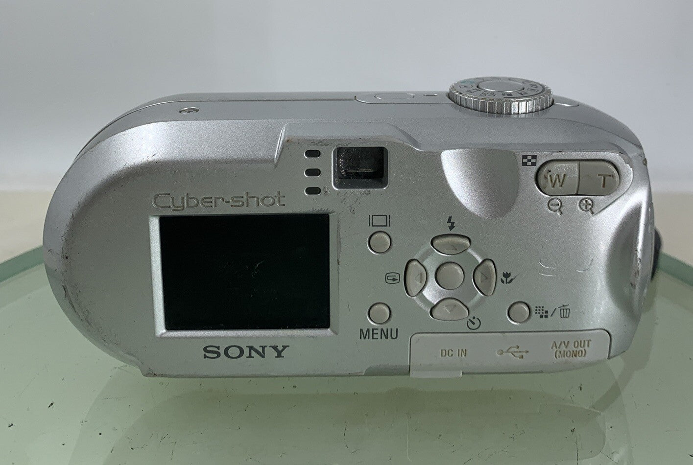 Sony Cybershot DSC-P12 5.0MP COMPACT DIGITAL CAMERA NO CARD SILVER TESTED - 1505