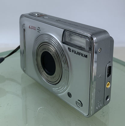 Fujifilm Finepix A600 Digital Camera SILVER NO CARD NO CHARGER  TESTED - 5652