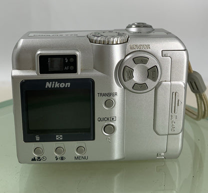 Vintage NIKON COOLPIX 775 2.0MP Digital Camera + CHARGER + COVER TESTED - 745