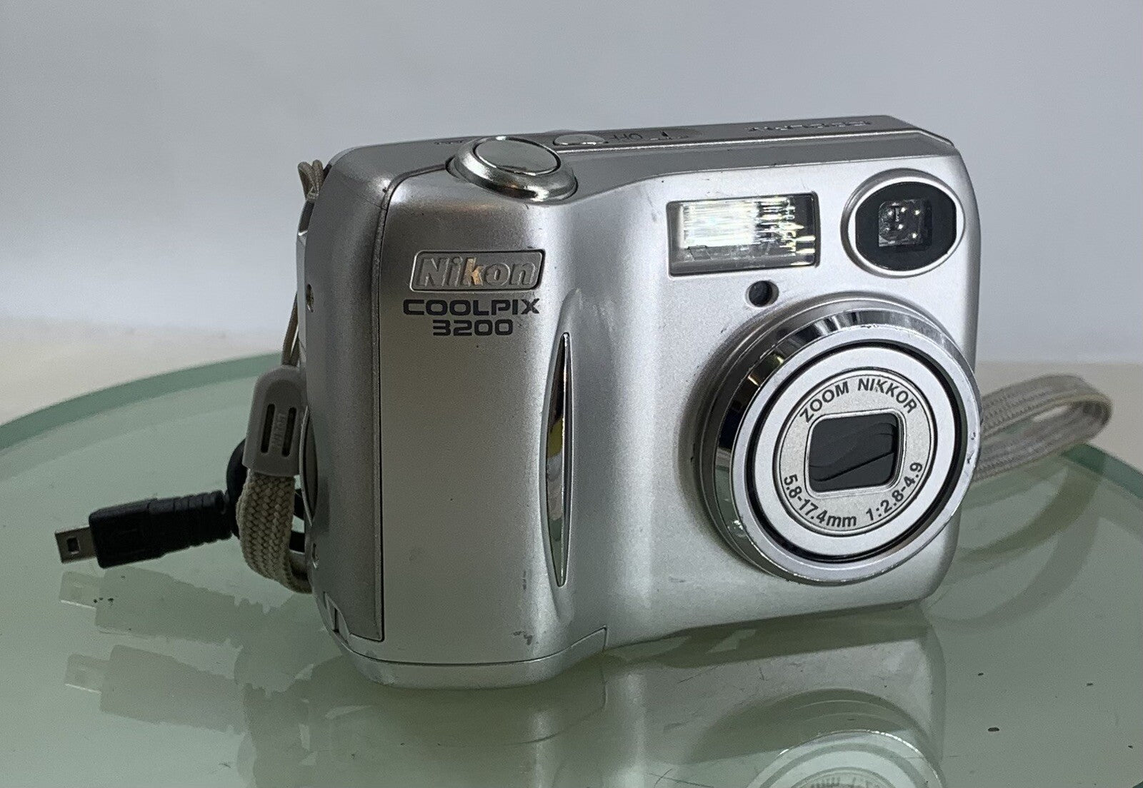 Nikon Coolpix 3200 3.2MP COMPACT DIGITAL CAMERA SILVER + WIRE TESTED - 9660