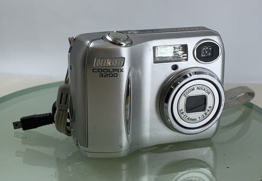 Nikon Coolpix 3200 3.2MP COMPACT DIGITAL CAMERA SILVER + WIRE TESTED - 9660