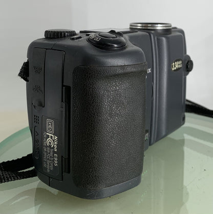 Nikon Digital Camera Coolpix 995 3.3MP Grey Retro Vintage+CHARGER-TESTED - 6802