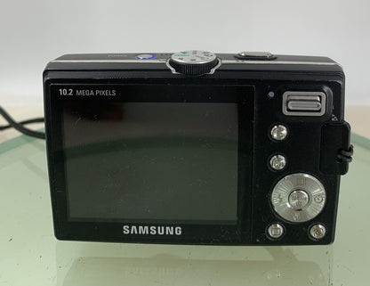 Samsung COMPACT DIGITAL CAMERA P1000 10.2MP BLACK WITH WIRE TESTED - 5485
