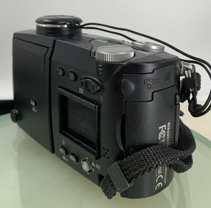 NIKON COOLPIX 4500 DIGITAL CAMERA 128MB CARD 4.0 MP +CHARGER TESTED - 1696
