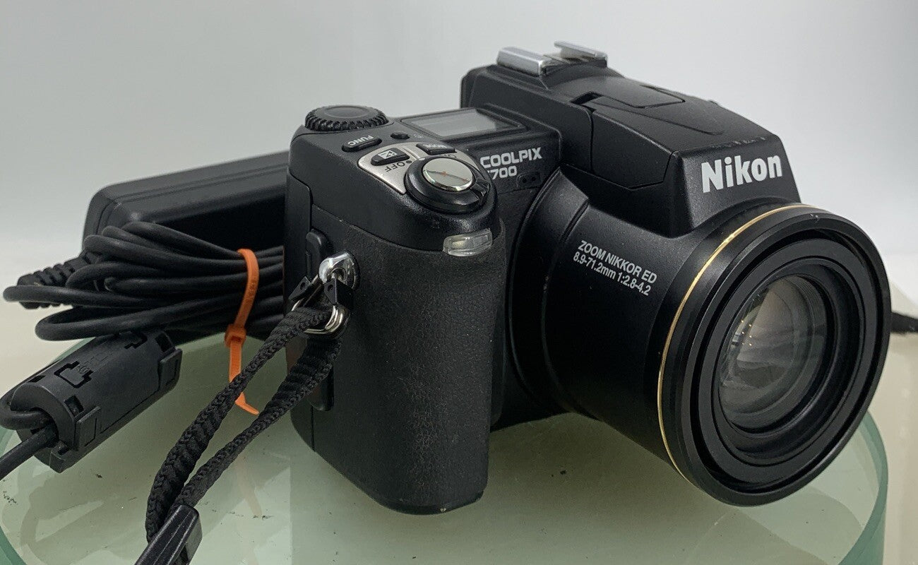 Nikon COOLPIX S700 DIGITAL CAMERA WITH CHARGER BLACK 5.0 MP 8X ZOOM TESTED - 2680
