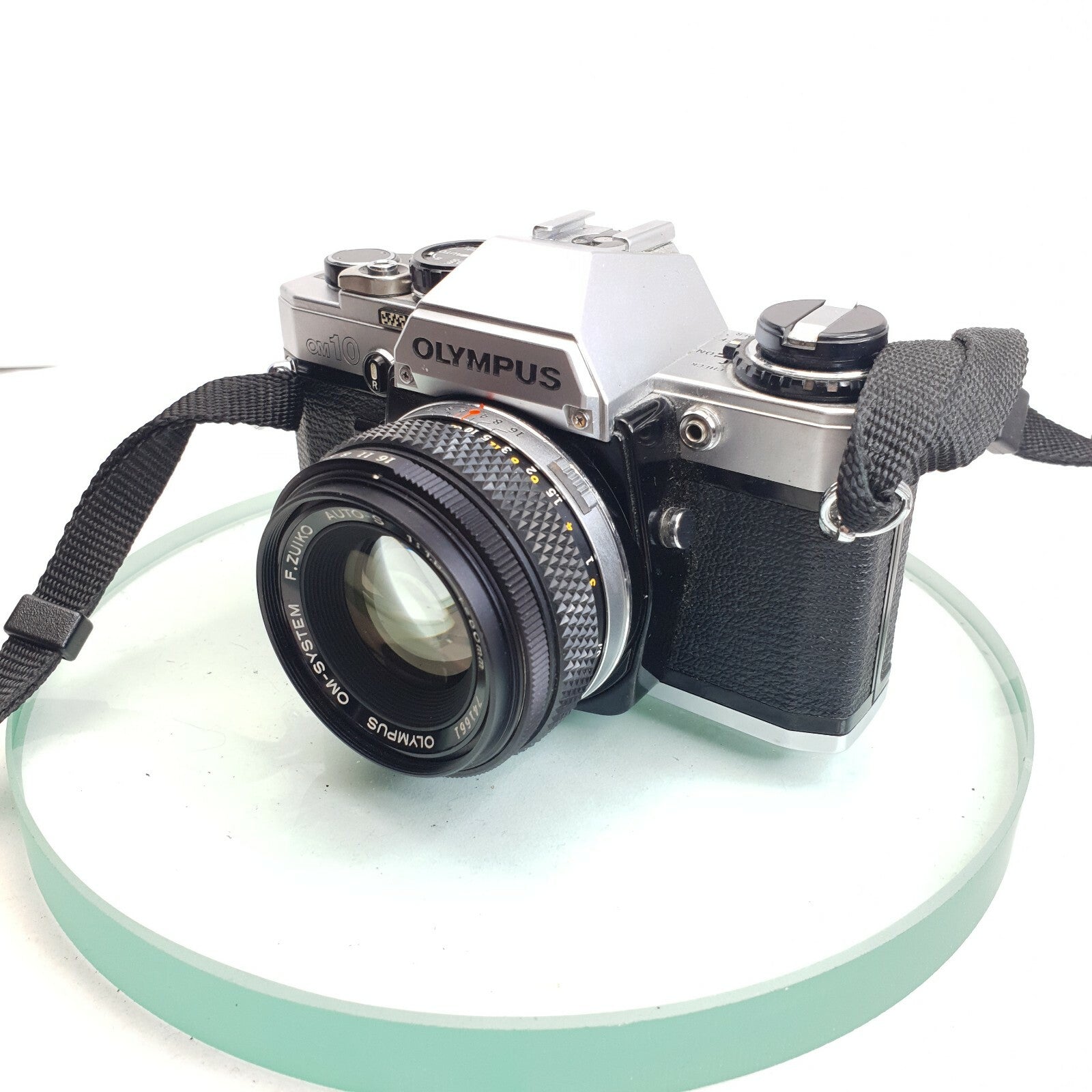 Olympus OM10 35mm Film SLR Manual Camera with Olympus 50/1.8 Zuiko Lens - Silver2