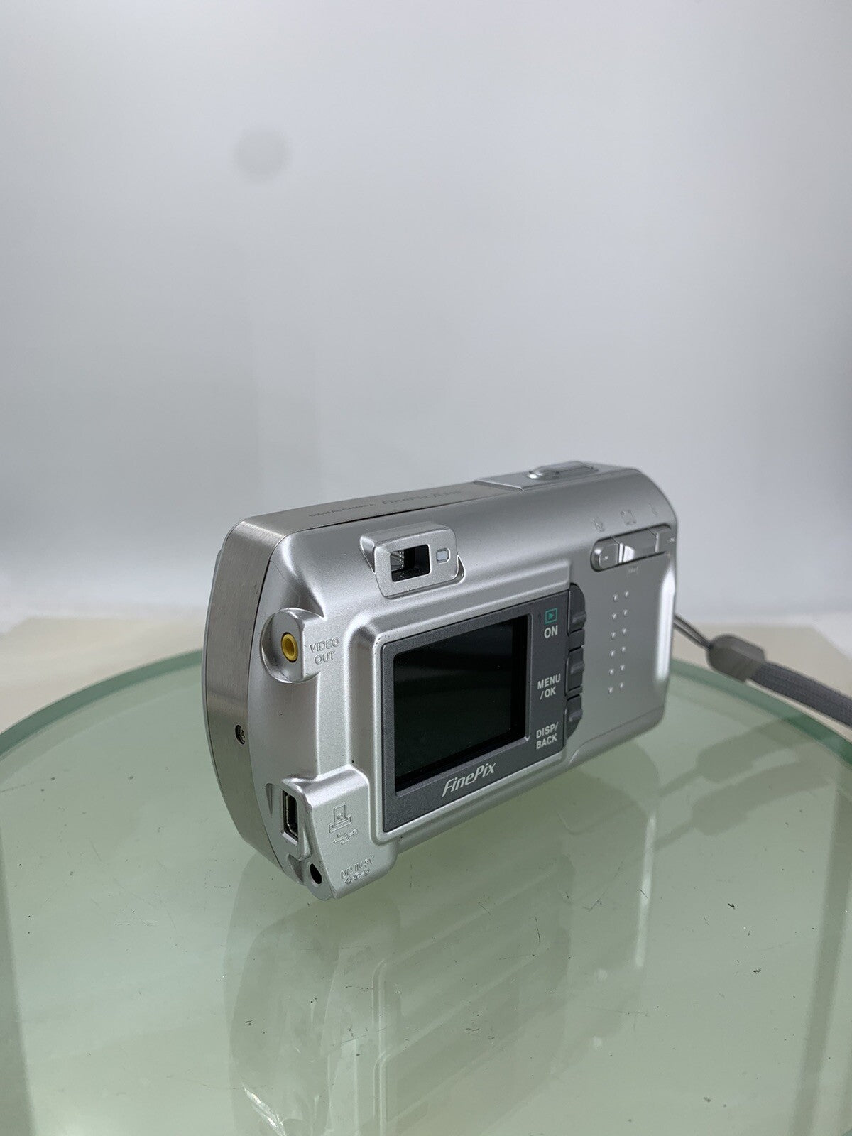 Fujifilm Finepix A340 DIGITAL CAMERA SILVER NO CHARGER NO CARD TESTED - 5874