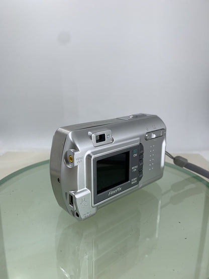 Fujifilm Finepix A340 DIGITAL CAMERA SILVER NO CHARGER NO CARD TESTED - 5874