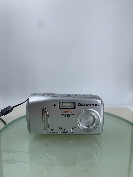 Vintage Olympus Camedia D-435 5.1MP Digital Camera SILVER NO CARD TESTED - 4640