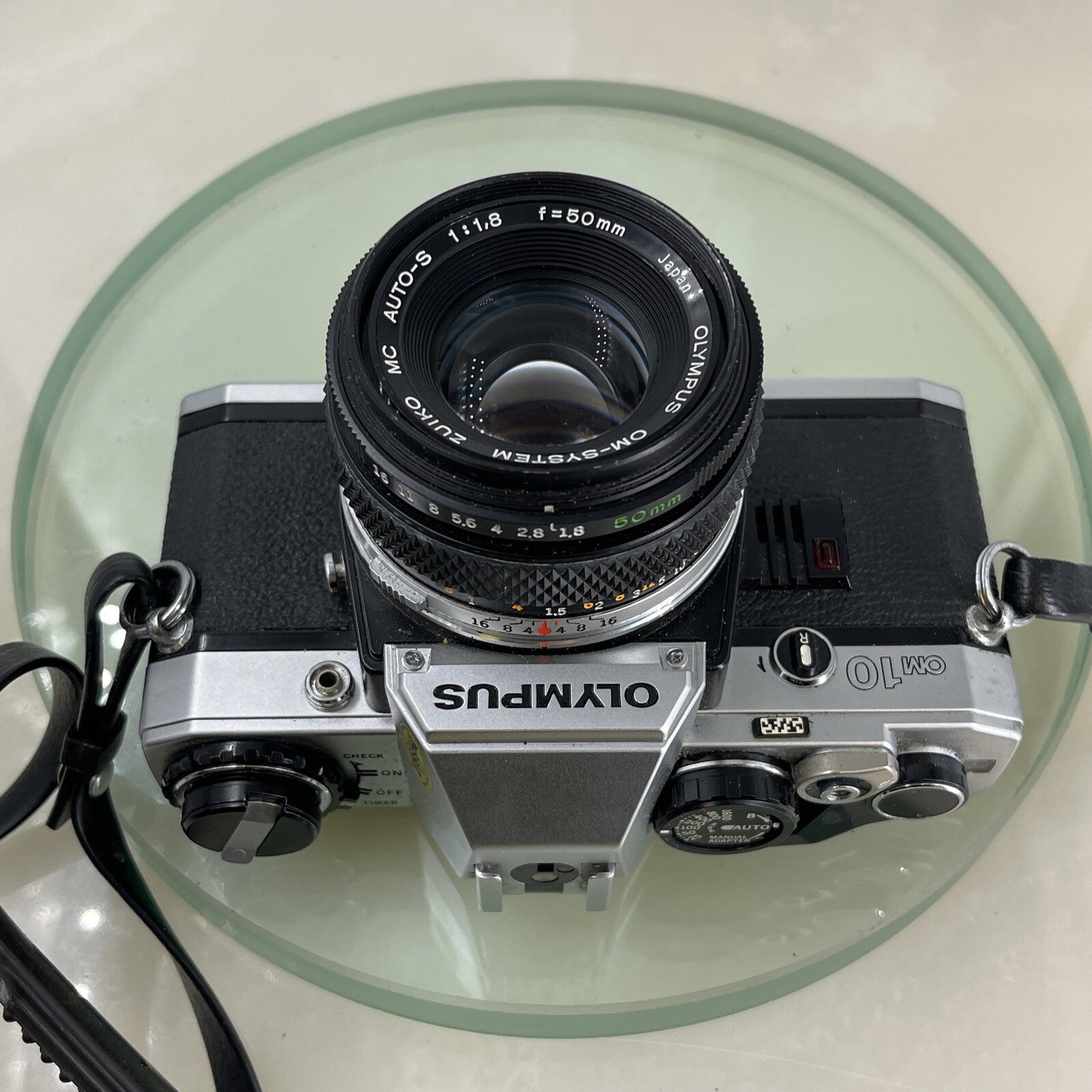 Olympus OM10 35mm Film SLR Manual Camera + Olympus 50/1.8 Zuiko Lens - Silver6097