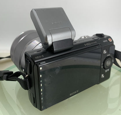 Sony Nex-5 14.2MP CAMERA 18-55mm Lens SILVER+CHARGER+WIRE+8GB CARD TESTED - 4754