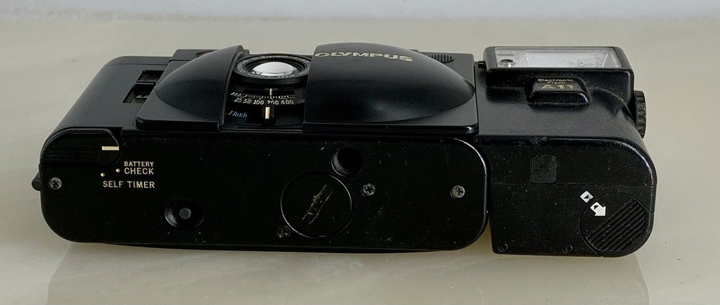 OLYMPUS XA2 Compact Camera 35mm Flash A11 D.ZUIKO 35mm f3.5 TESTED + Case 687