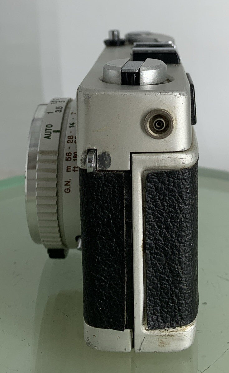 Konica C35 AUTOMATIC BLACK GOOD CONDITION POINT AND SHOOT CAMERA TESTED - 7663