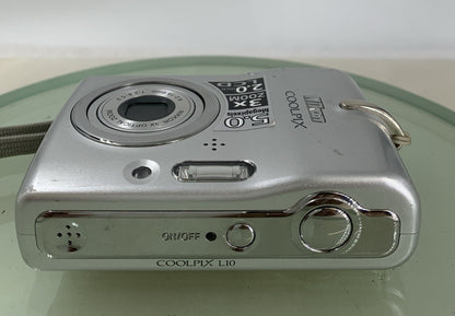 Nikon Digital Camera Coolpix L10 5.0MP NO CARD NO CHARGER SILVER TESTED - 7707