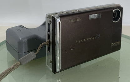 Fujifilm FINEPIX DIGITAL CAMERA Z5fd 6.3MP BLACK WITH CHARGER TESTED - 6540