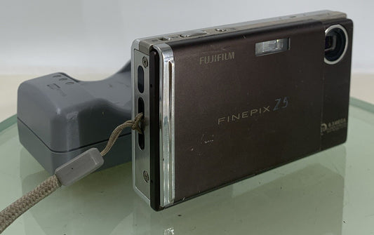 Fujifilm FINEPIX DIGITAL CAMERA Z5fd 6.3MP BLACK WITH CHARGER TESTED - 6540