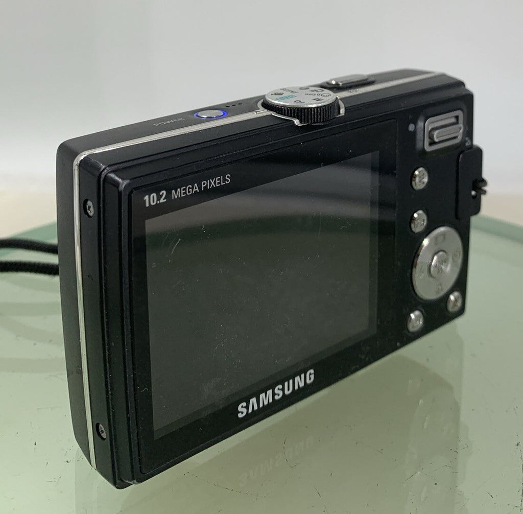 Samsung COMPACT DIGITAL CAMERA P1000 10.2MP BLACK WITH WIRE TESTED - 5484