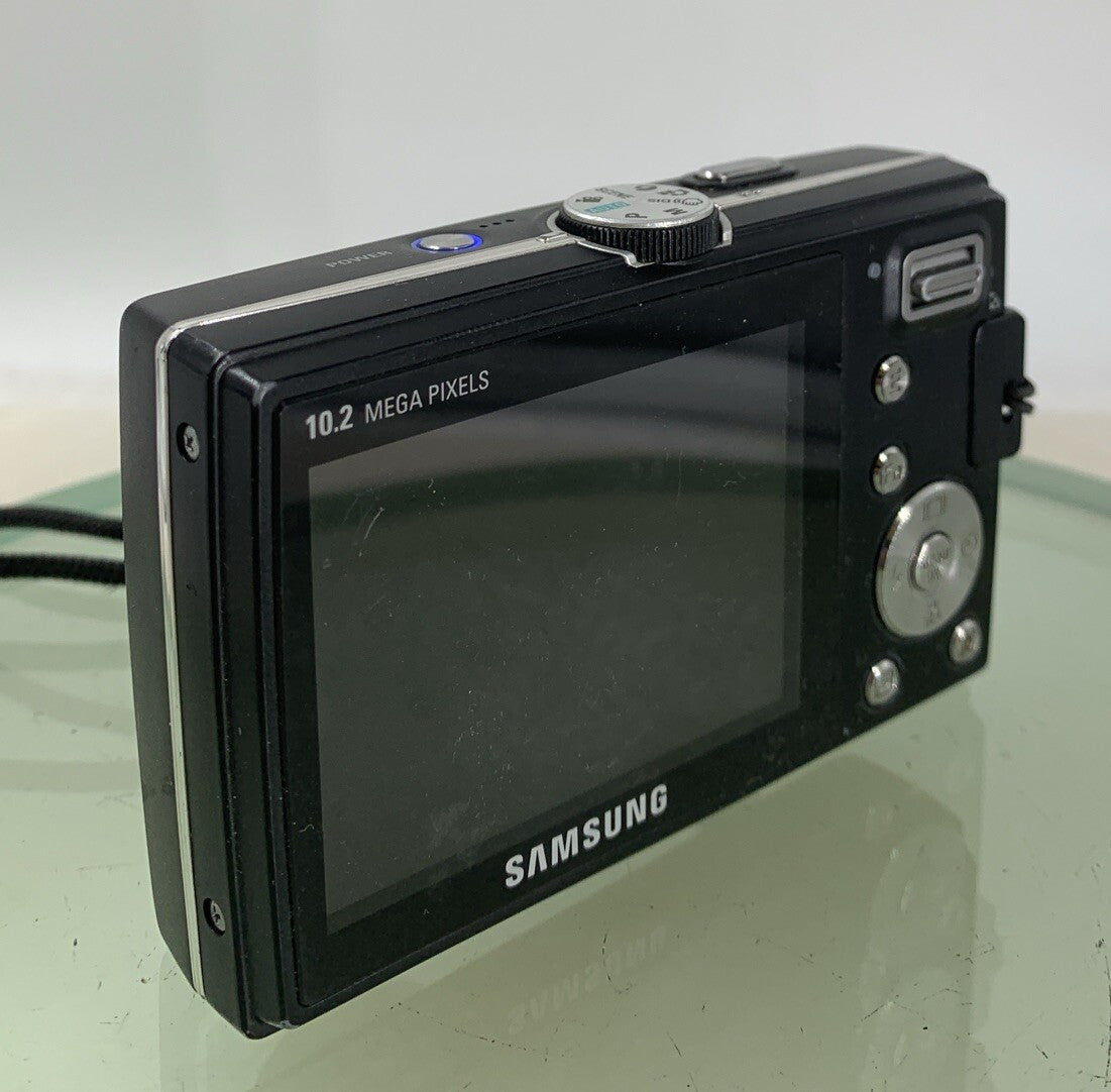 Samsung COMPACT DIGITAL CAMERA P1000 10.2MP BLACK WITH WIRE TESTED - 5484
