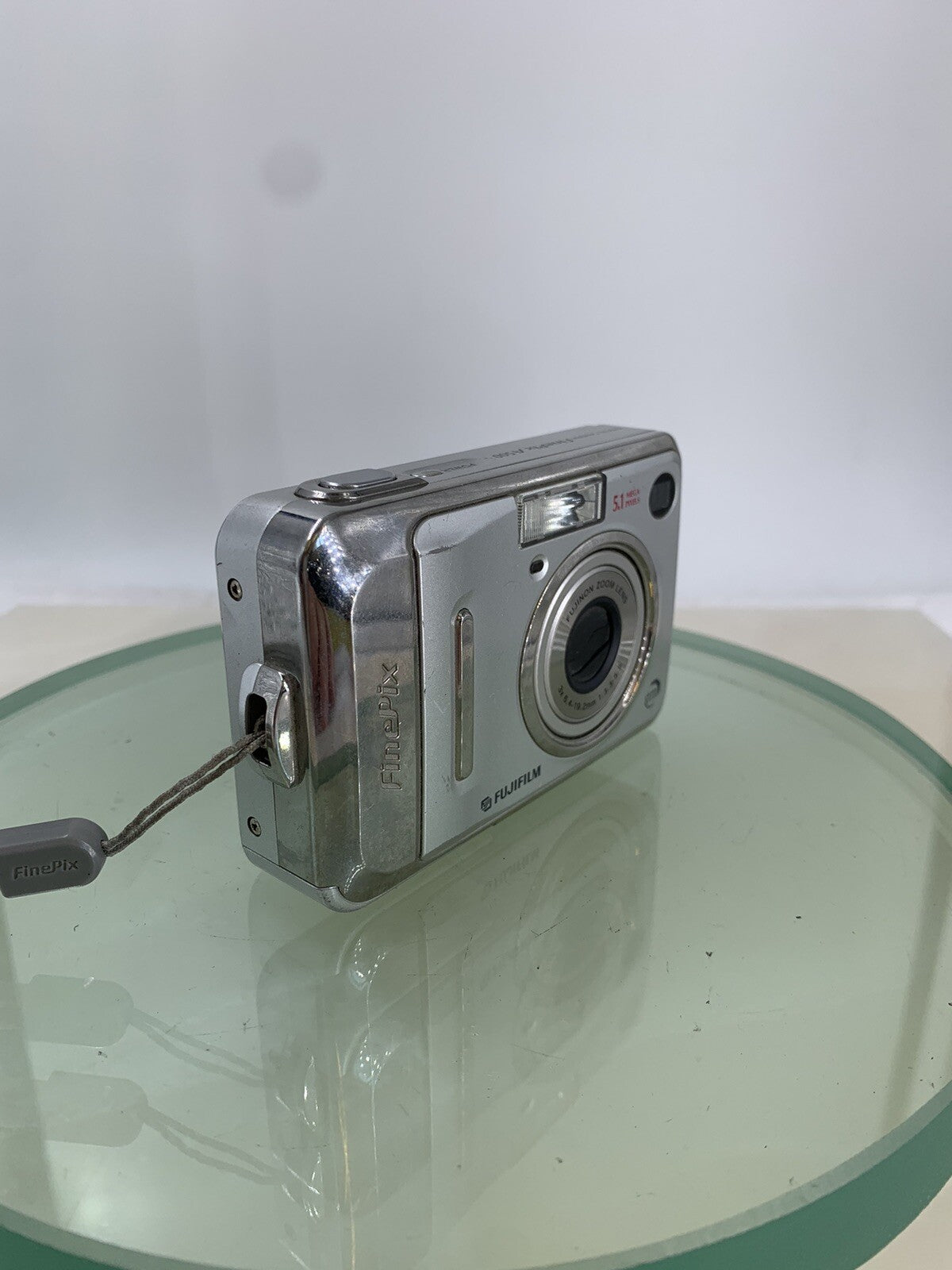 Fujifilm COMPACT Digital Camera FinePix A500 5.1MP SILVER + WIRE  TESTED - 822