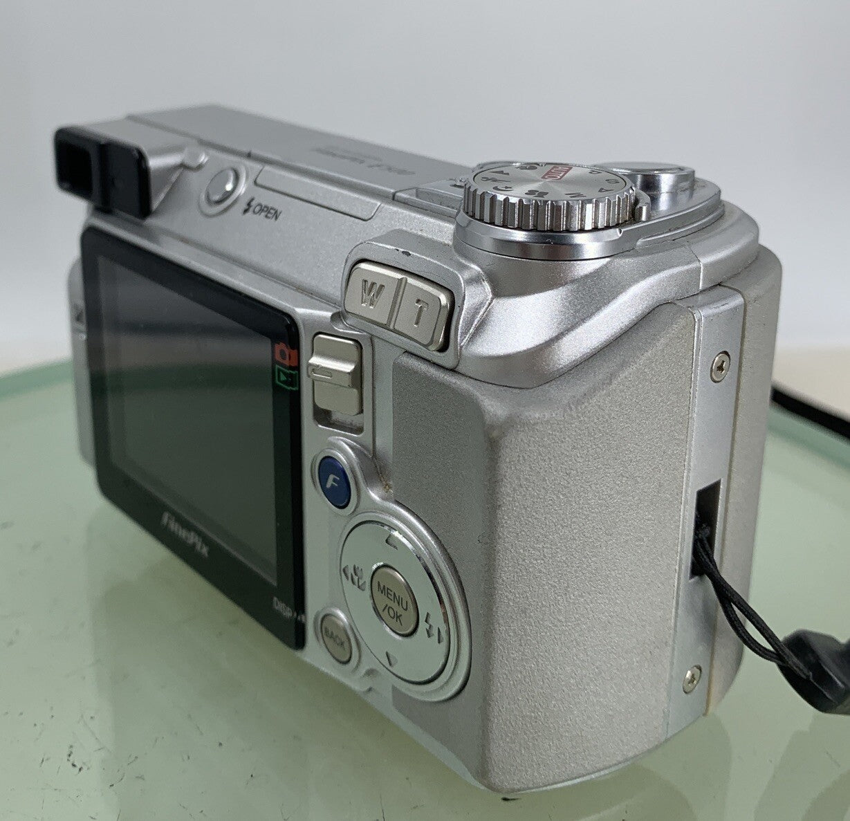 Fujifilm FINEPIX DIGITAL CAMERA E500 4.1MP Silver WITHOUT CHARGER - TESTED - 3156