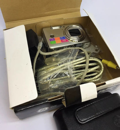 GE E1035 Compact Digital Camera 10.1MP, 2.7" LCD Boxed1