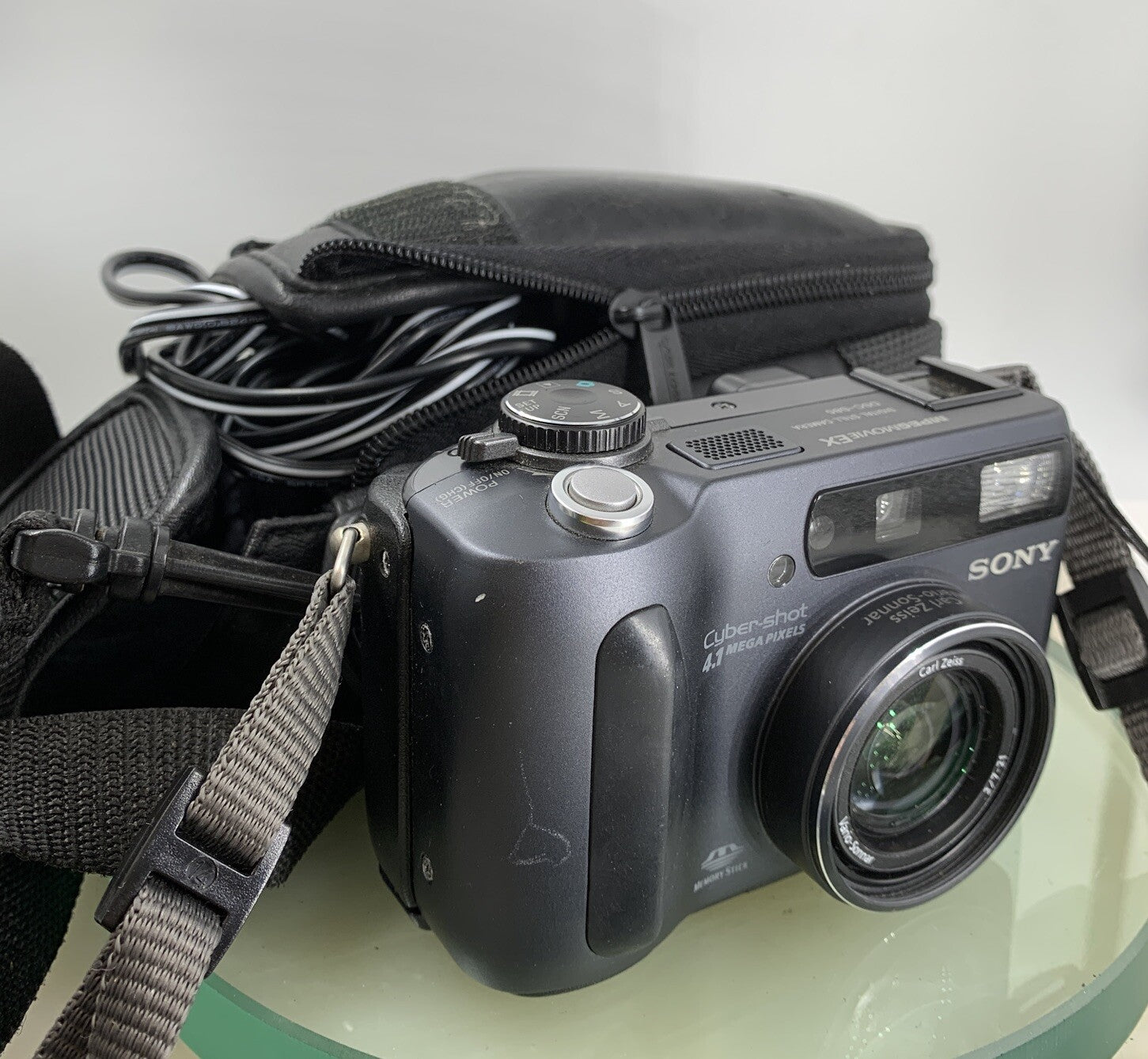 Sony Cybershot DSC-S85 DIGITAL STILL CAMERA-BLACK 4.1 MP-64MB CARD-TESTED-8490