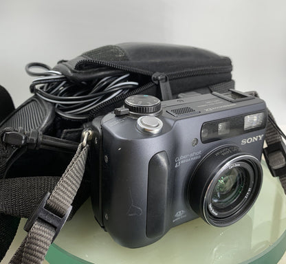 Sony Cybershot DSC-S85 DIGITAL STILL CAMERA-BLACK 4.1 MP-64MB CARD-TESTED-8490