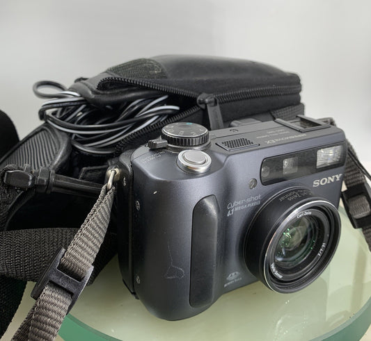 Sony Cybershot DSC-S85 DIGITAL STILL CAMERA-BLACK 4.1 MP-64MB CARD-TESTED-8490