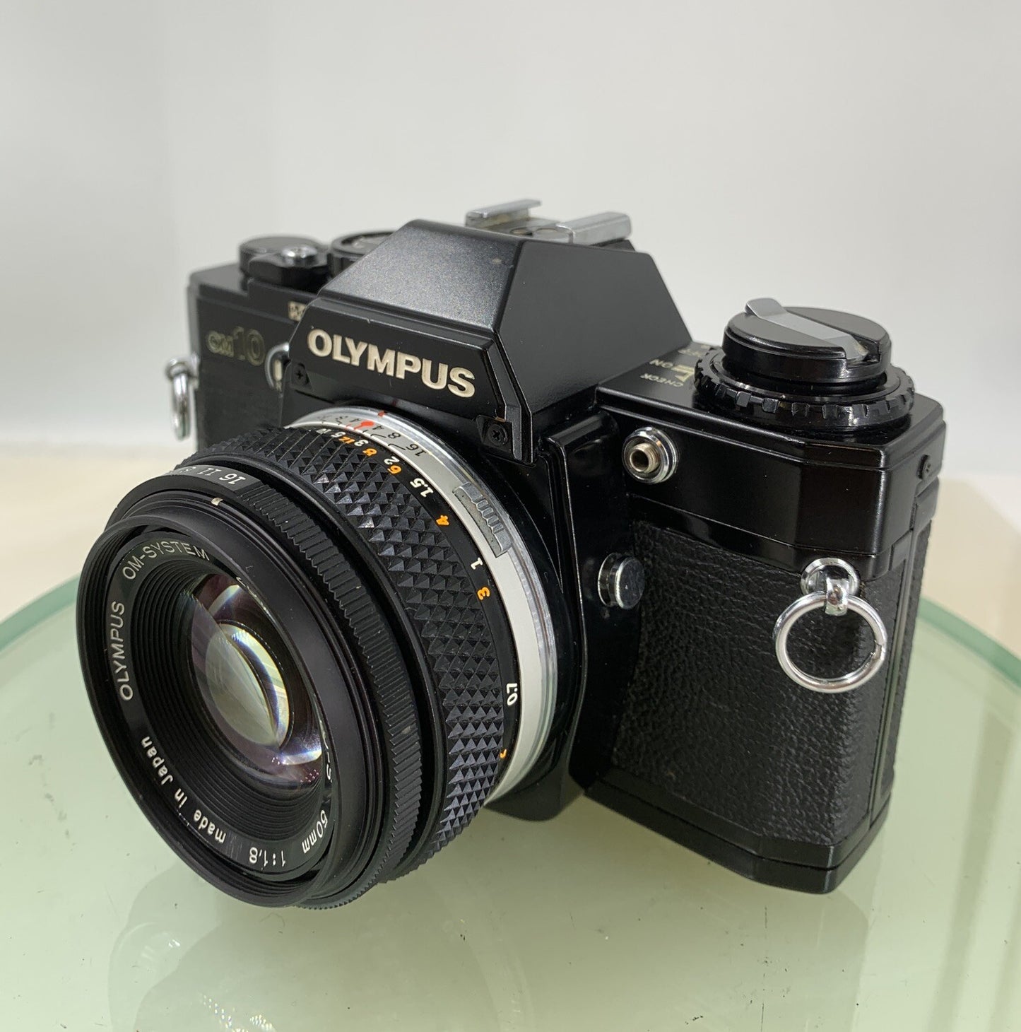 BLACK RARE Olympus OM10 + 50MM F1.8 ZUIKO 35mm Film SLR+BOOK - FULLY SERVICED8071