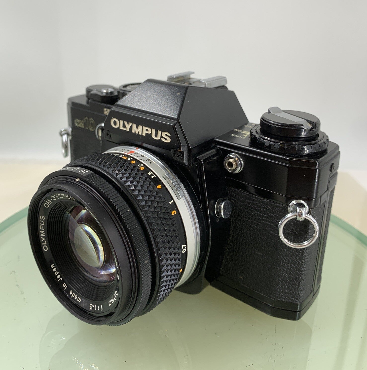 BLACK RARE Olympus OM10 + 50MM F1.8 ZUIKO 35mm Film SLR+BOOK - FULLY SERVICED8071