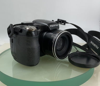 Fujifilm FinePix S1600 12.2MP COMPACT DIGITAL CAMERA BLACK + WIRE TESTED - 9251