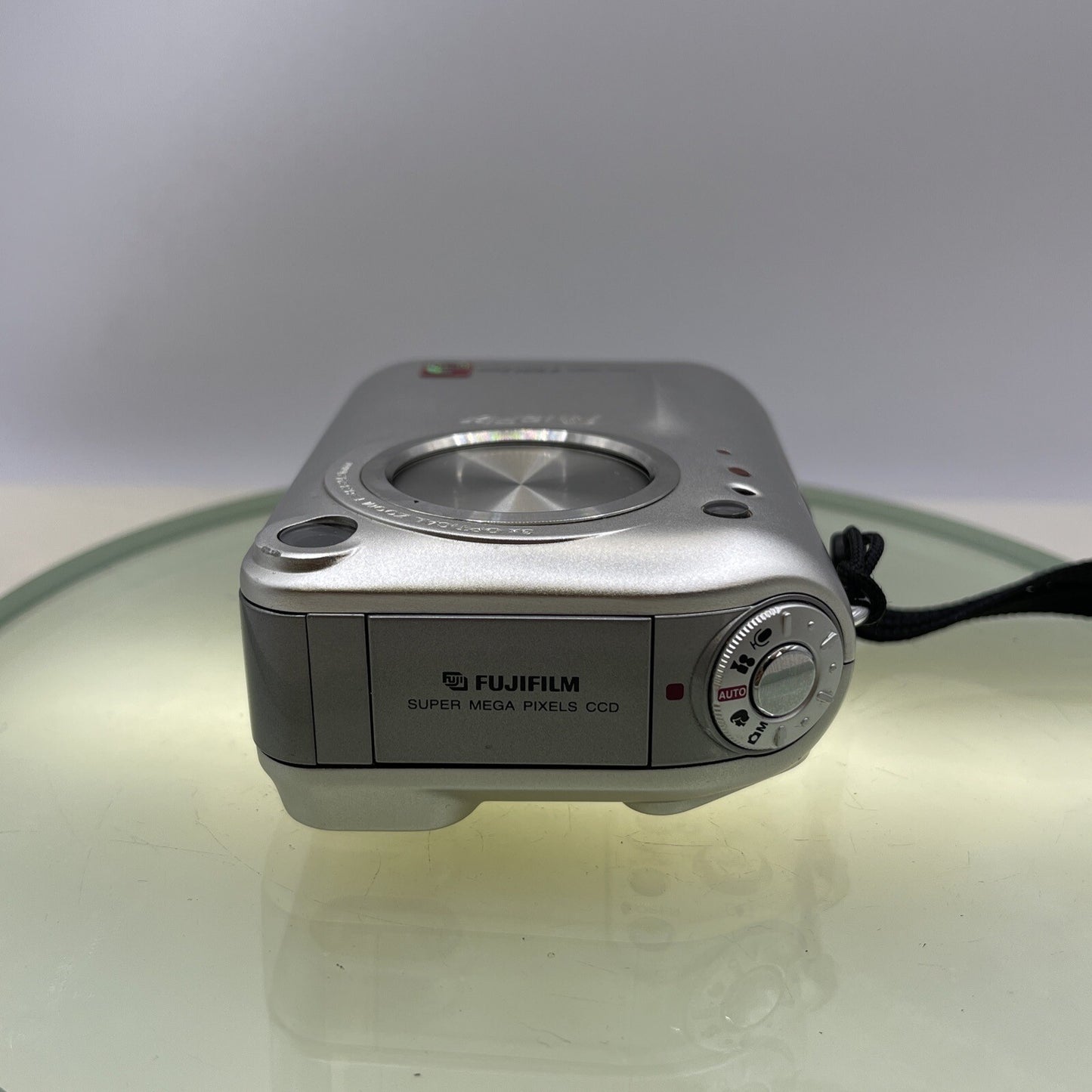 Fujifilm FinePix F601 Zoom 3.1MP Compact Digital Camera (LENS COVER FAULTY) #7199