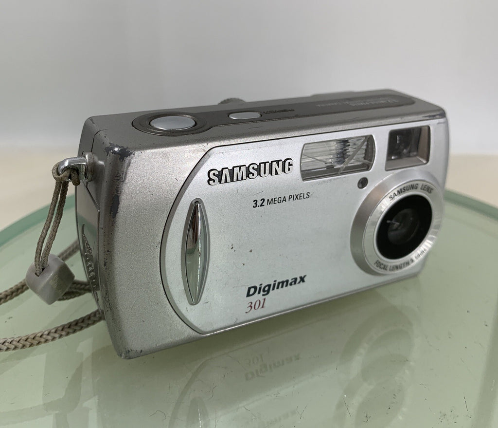 Samsung COMPACT DIGITAL CAMERA Digimax 301 3.2MP Silver-Tested - 5950