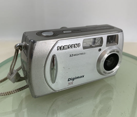 Samsung COMPACT DIGITAL CAMERA Digimax 301 3.2MP Silver-Tested - 5950